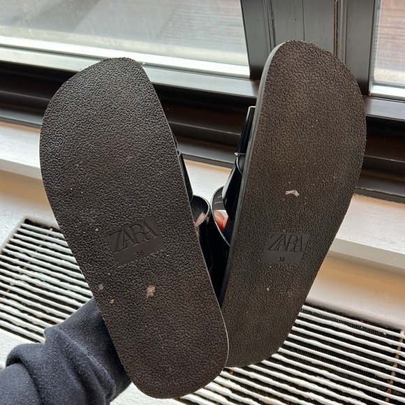 WORN ONCE BLACK ZARA SANDLE - Picture 3 of 4